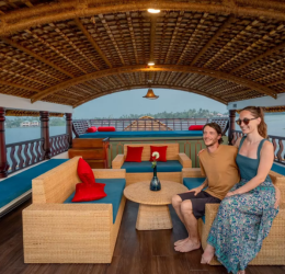 Luxury Overnight Houseboat Stay